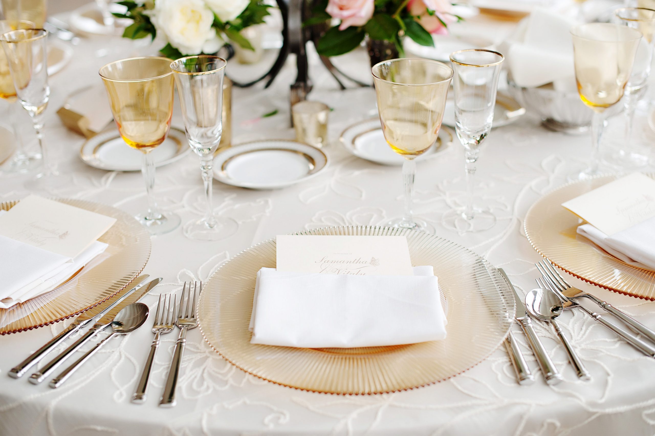 Gold Charger Plates in Bulk: Luxury Table Décor at Wholesale Prices