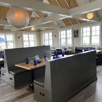 Discover the Best Raw Bar and Outdoor Dining in Mystic, CT at Breakwater