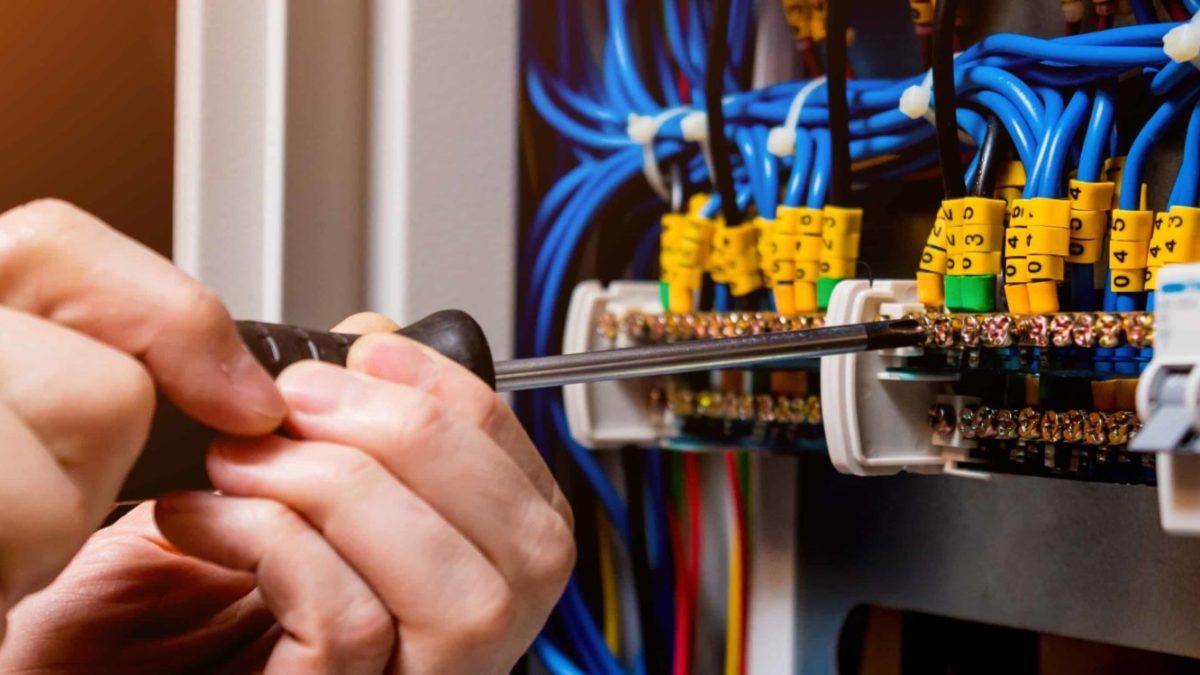What to Expect from Electrician Services Across Kent