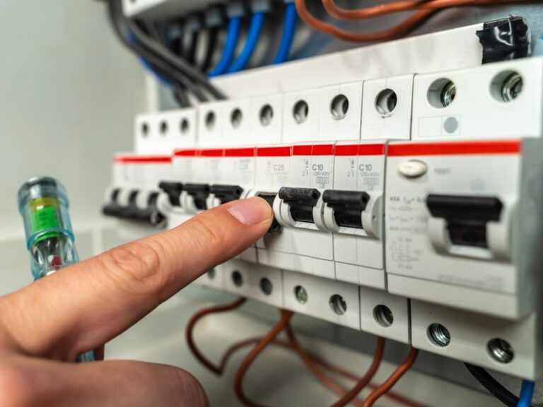 Electrician-Cambridge-MN