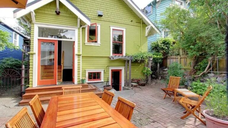 How-Renovation-Contractors-Turn-Old-Houses-into-Modern-Homes-Without-Losing-Soul