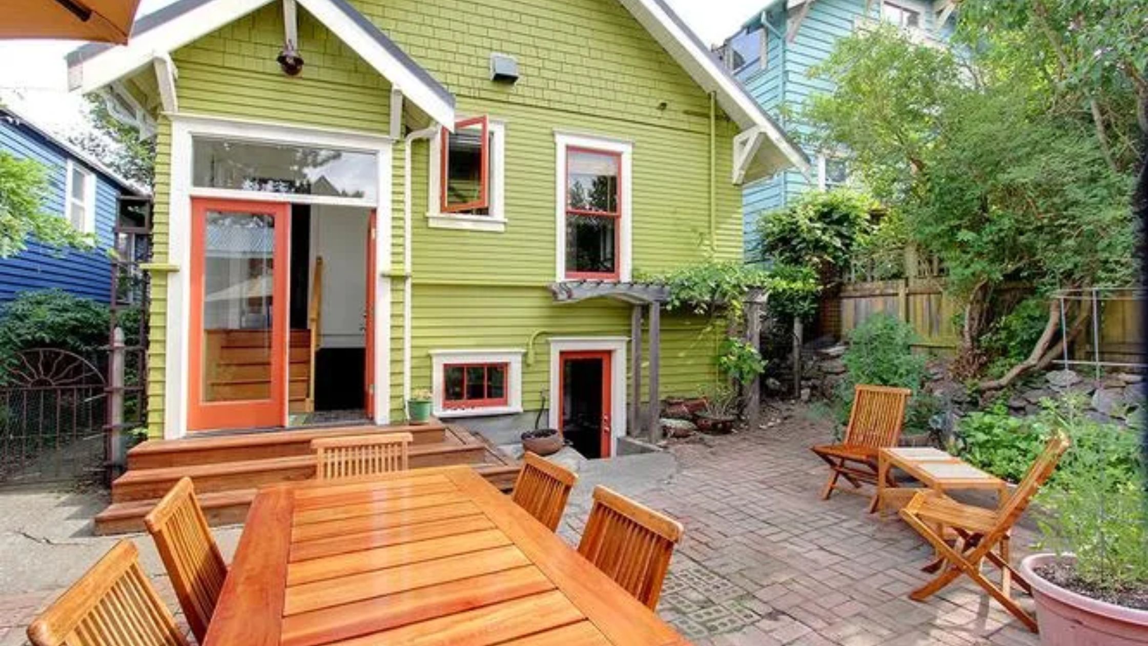 How Renovation Contractors Turn Old Houses into Modern Homes Without Losing Soul?